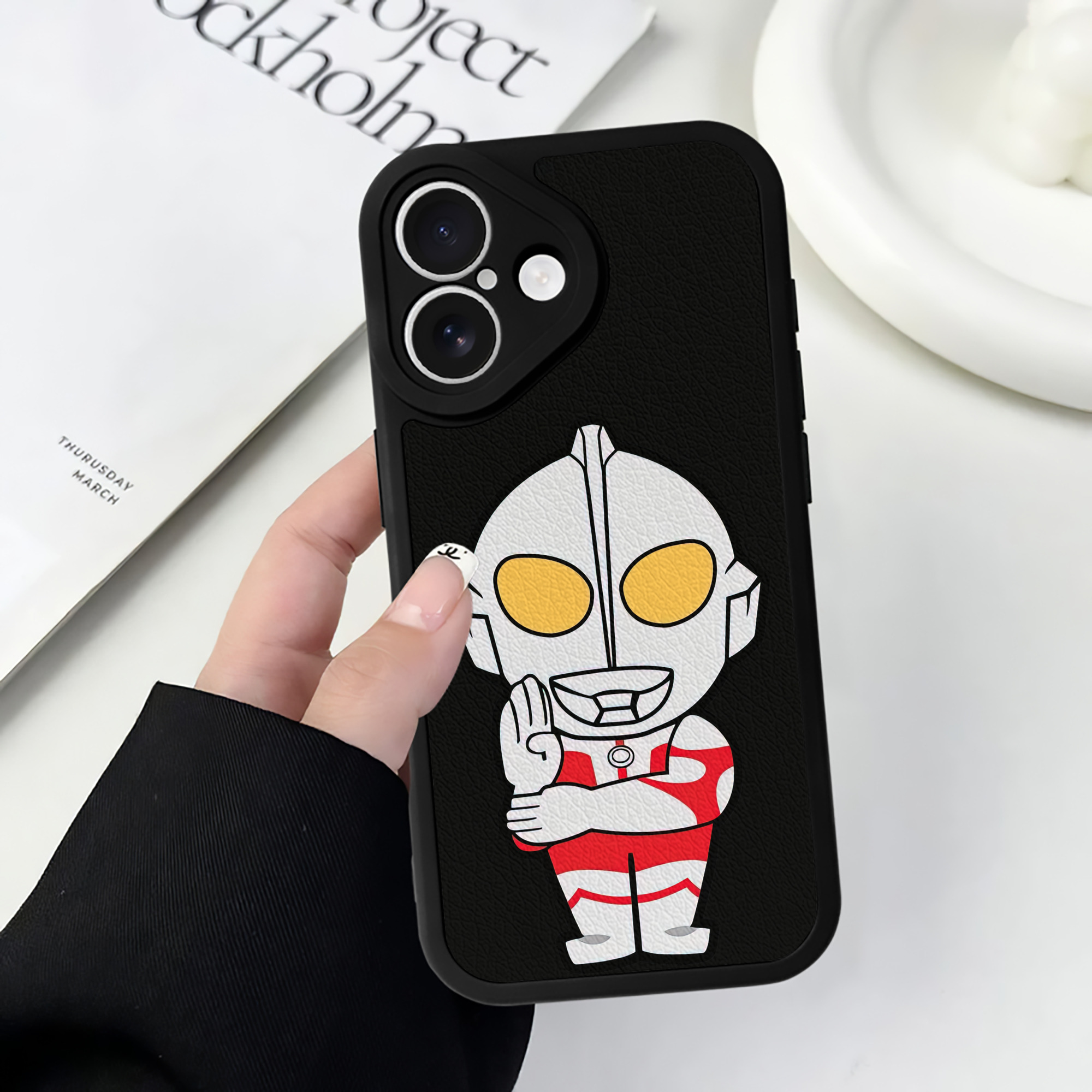 （画像用） ウルトラマン Ultraman 【iPhone 16シリーズ対応】シリコンスマホケース（レザー調） 材質：シリコン